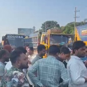 ‘জুলাইযোদ্ধাদের’ ওপর হামলার প্রতিবাদে ঢাকা-চট্টগ্রাম মহাসড়ক অবরোধ