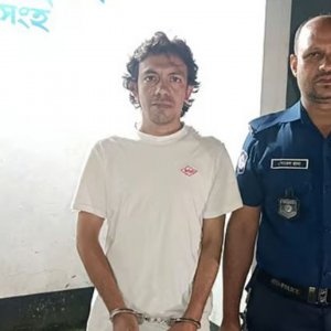 এক মামলায় জামিনের পর সংস্কৃতিকর্মী শামীমকে ‘সন্ত্রাসবিরোধী’ দুই মামলায় গ্রেফতার