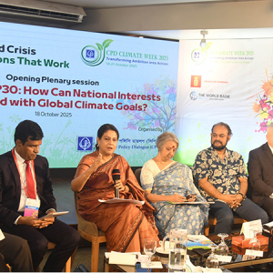 সরকারি প্রতিষ্ঠানগুলোকে নবায়নযোগ্য জ্বালানির রূপান্তরে নেতৃত্ব দিতে হবে: পরিবেশ উপদেষ্টা 