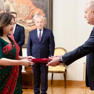 বুলগেরিয়ার প্রেসিডেন্টের কাছে পরিচয়পত্র পেশ করলেন রাষ্ট্রদূত শাহনাজ গাজী