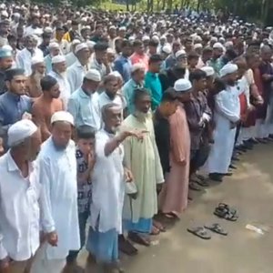 ওমানে সড়ক দুর্ঘটনায় নিহত ৮ প্রবাসীর দাফন সম্পন্ন