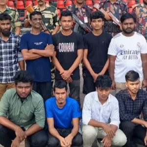 ৮ মাস পর বেনাপোল দিয়ে দেশে এলেন ১২ বাংলাদেশি নাবিক