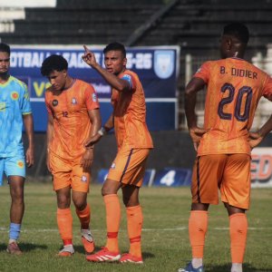 ১১ বছর পর আবাহনীকে হারালো ব্রাদার্স, মোহামেডানের হোঁচট