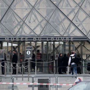 ডিস্ক কাটার দিয়ে জানা কেটে প্রবেশ, সময় লাগে মাত্র ৭ মিনিট