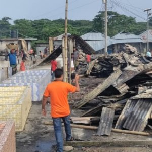 এবার মাছের ঘাটে ভয়াবহ আগুন, ১৯ আড়ত পুড়ে ছাই