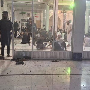 মসজিদে প্রোগ্রামকে কেন্দ্র করে বিএনপি-শিবিরের সংঘর্ষ, আহত ৪০