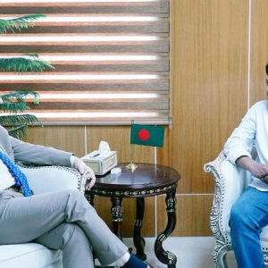 তথ্য উপদেষ্টার সঙ্গে জার্মান রাষ্ট্রদূতের সাক্ষাৎ