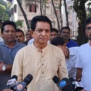 হামলার শিকার এ কে আজাদ বললেন, ‘সন্ত্রাসী দিয়ে জনসমর্থন দমন করা যাবে না’