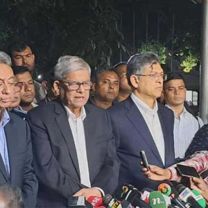 সরকারকে তত্ত্বাবধায়ক সরকারের ভূমিকায় যেতে হবে: মির্জা ফখরুল