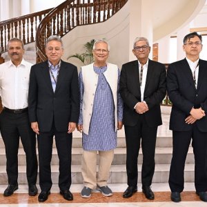 নির্বাচন একটি যুদ্ধক্ষেত্র, আমাদের দায়িত্ব নিরপেক্ষ থাকা: প্রধান উপদেষ্টা