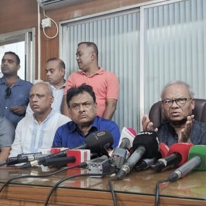 আওয়ামী লীগ সচল নাকি নিষিদ্ধ থাকবে, সিদ্ধান্ত নেবে সরকার: রিজভী