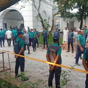 হেফাজতে থাকা সাবেক ও কর্মরত সেনা কর্মকর্তাদের ট্রাইব্যুনালে হাজির করা হয়েছে