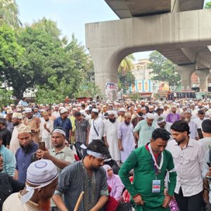 তিন ঘণ্টা পর সড়ক ছাড়লেন ইবতেদায়ি শিক্ষকরা