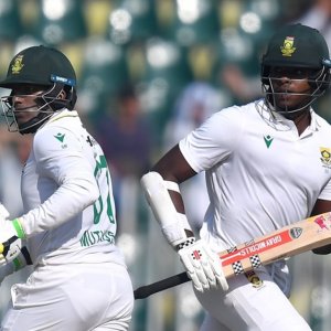 রাওয়ালপিন্ডিতে ম্যাচের দৃশ্যপট বদলে দিয়েছে মুথুসামি-রাবাদার লড়াকু জুটি