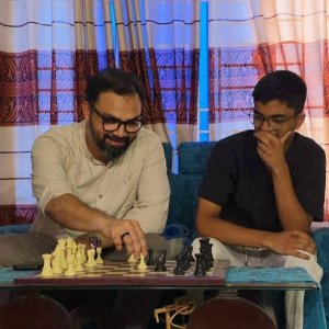 দাবাড়ু মনন রেজার পাশে আমিনুল