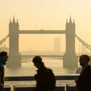 যুক্তরাজ্যে বেতন বৈষম্য কমলেও পিছিয়ে বাংলাদেশিরা