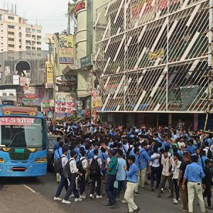 ফার্মগেটে সড়ক ছাড়লেন শিক্ষার্থীরা, যান চলাচল স্বাভাবিক