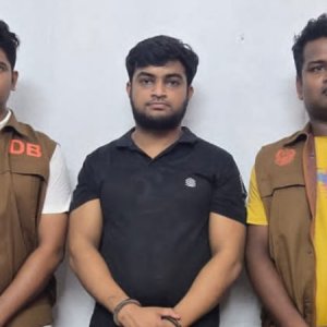 বিদেশে পালিয়েও ঠাঁই হয়নি, দেশে ফিরে গ্রেফতার ছাত্রলীগ নেতা ১০ দিনের রিমান্ডে