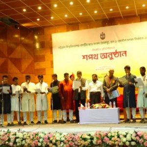 শপথ নিলেন চাকসু নেতারা, ফেসবুক পোস্টের জেরে ছিলেন না শিবির প্যানেলের একজন