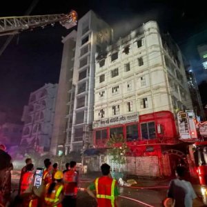 মিরপুর কালশীর বহুতল ভবনের আগুন দুই ঘণ্টা পর নিয়ন্ত্রণে