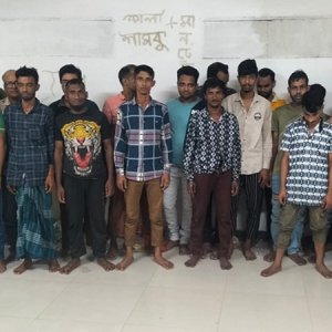 চায়ের দোকান থেকে ডেকে নিয়ে ব্যবসায়ীকে ‘মাদক মামলা’