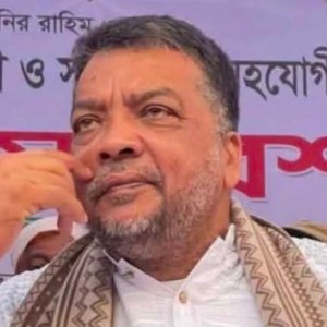 বাসের ধাক্কায় মোটরসাইকেল থেকে ছিটকে পড়ে বিএনপি নেতা নিহত