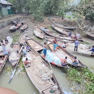 রাতেই কাটছে নিষেধাজ্ঞা, ইলিশ ধরতে প্রস্তুত জেলেরা