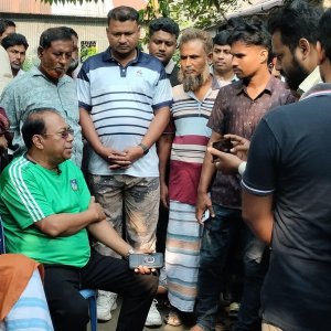 ব্যাটারিচালিত ভ্যানে ট্রাকচাপায় ২ জন নিহত