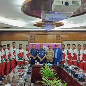 বাহরাইনে পদক পাওয়া কাবাডি দলকে আইজিপির ১০ লাখ টাকা পুরস্কার