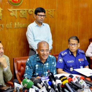 এক ব্যক্তির নামে দুটির বেশি সিম কার্ড রাখতে চায় না সরকার