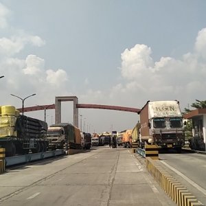 বেনাপোলে সন্ধ্যা ৬টার পর আমদানি-রফতানি বন্ধ, বিপাকে ব্যবসায়ীরা