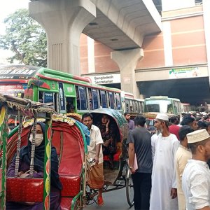মেট্রোরেল দুর্ঘটনার জেরে রাজধানীতে যানজট-ভোগান্তি