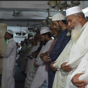 মেট্রোরেলের বিয়ারিং প্যাড পড়ে নিহত কালামের প্রথম জানাজা নারায়ণগঞ্জে সম্পন্ন