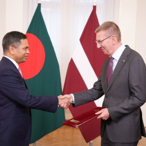 লাটভিয়ার প্রেসিডেন্টের কাছে বাংলাদেশের রাষ্ট্রদূতের পরিচয়পত্র পেশ