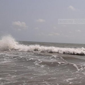 গভীর নিম্নচাপ ঘূর্ণিঝড়ে পরিণত, বন্দরে ২ নম্বর হুঁশিয়ারি সংকেত