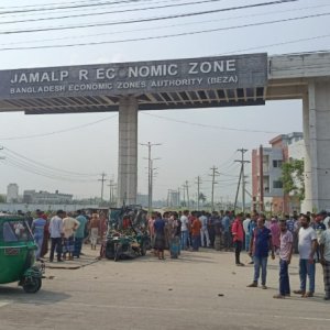 কাভার্ডভ্যান-ইজিবাইক সংঘর্ষে ৩ জন নিহত