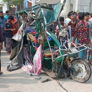 জামালপুরে সড়ক দুর্ঘটনায় নিহত বেড়ে ৪
