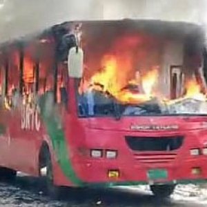 মহাসড়কে চলন্ত বিআরটিসি বাসে আগুন