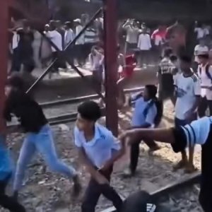 জেলার দাবিতে ট্রেনে পাথর নিক্ষেপের ঘটনায় মামলা, গ্রেফতার ৩