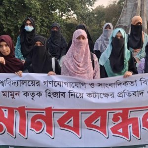 ‘হিজাবকে কটাক্ষ করা স্বাধীনতা হলে সেটিকে ঘৃণাভরে প্রত্যাখ্যান করি’