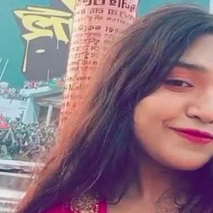 জুলাই শহীদ স্মৃতিস্তম্ভের সামনে দাঁড়িয়ে ‘জয় বাংলা’ স্লোগান দেওয়া তরুণী গ্রেফতার