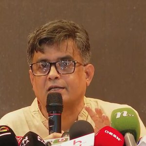 শেখ হাসিনার সাক্ষাৎকার নিলে কেউ যেন খুনের কনটেক্সট ভুলে না যান: প্রেস সচিব