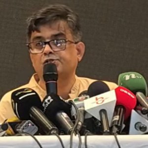 শেখ হাসিনার সাক্ষাৎকার নিলে কেউ যেন খুনের কনটেক্সট না ভুলে যান: প্রেস সচিব