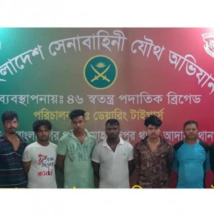 সেনা অভিযানে কিশোর গ্যাং পাটালি গ্রুপের ১০ সদস্য আটক