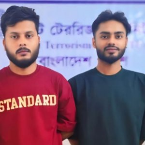 অনলাইনে ইলিশের লোভনীয় বিজ্ঞাপন দিয়ে প্রতারণা, গ্রেফতার ২