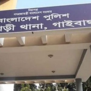 সন্তানকে ধর্ষণের অভিযোগে এক ব্যক্তিকে পিটিয়ে পুলিশে দিলেন এলাকাবাসী