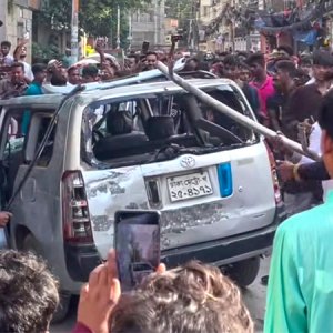 উত্তরায় গাড়িচাপায় পথচারী নিহত, চালককে গণপিটুনি