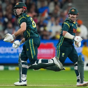 হ্যাজলউডের দুর্দান্ত বোলিংয়ের পর মার্শের ব্যাটে অজিদের জয়