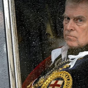 এপস্টেইনের মামলায় অ্যান্ড্রুর সাক্ষ্য গ্রহণের দাবি ডেমোক্র্যাটদের