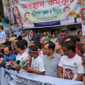 প্রেস ক্লাবে সালমান ভক্তদের ঢল, দাবি পাঁচ দফা